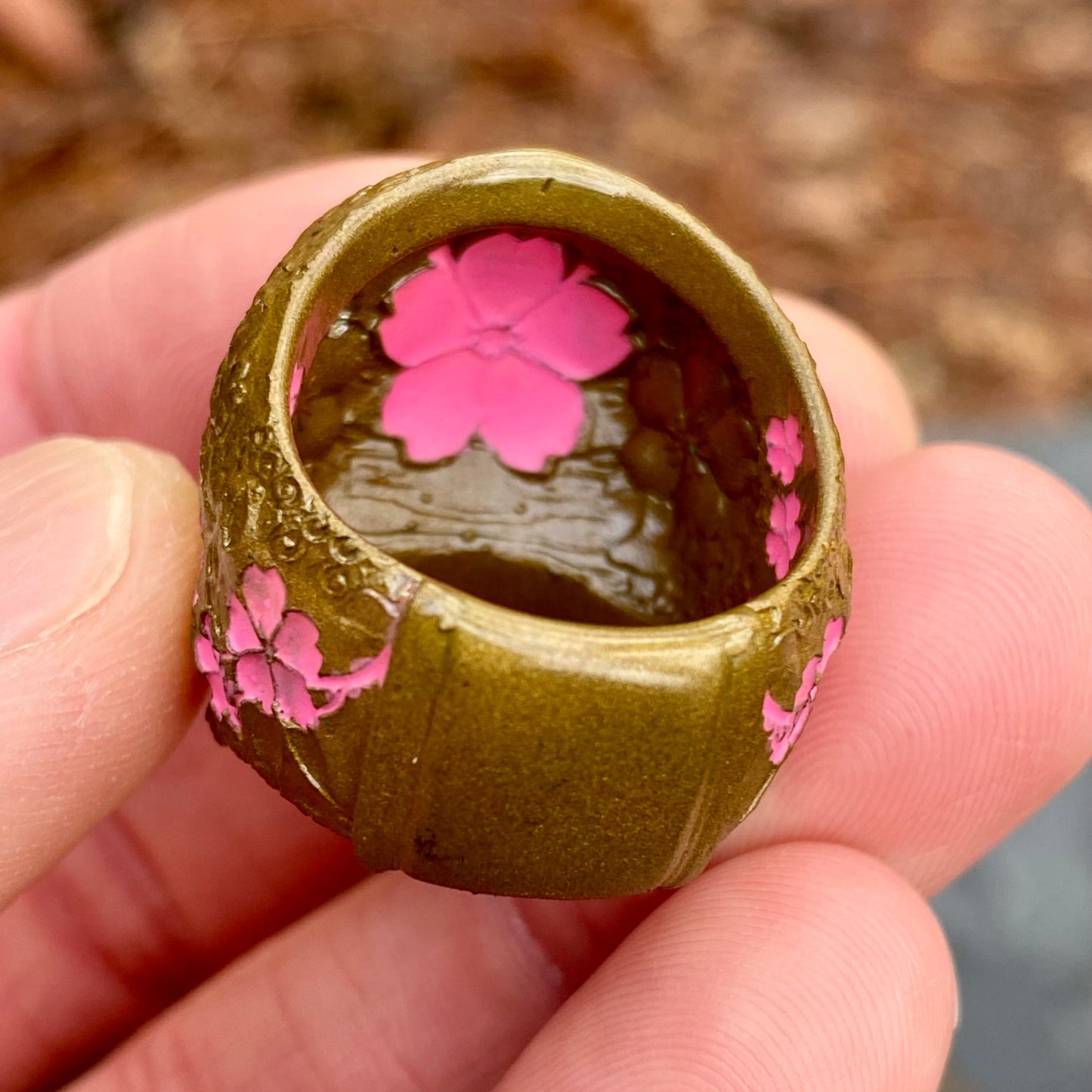 Cráneo de jardín japonés de latón con flor de cerezo de cerámica rosa, sz9